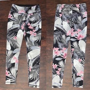 Victoria’s Secret Sport Knockout Leggings - Floral